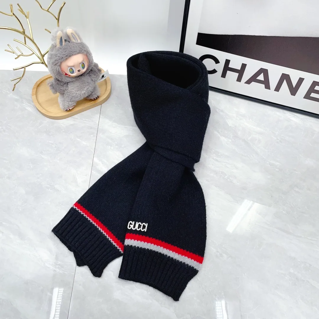 Gucci Wool Ribbed Striped Hat Scarf and Gloves Set in Blue · view 4