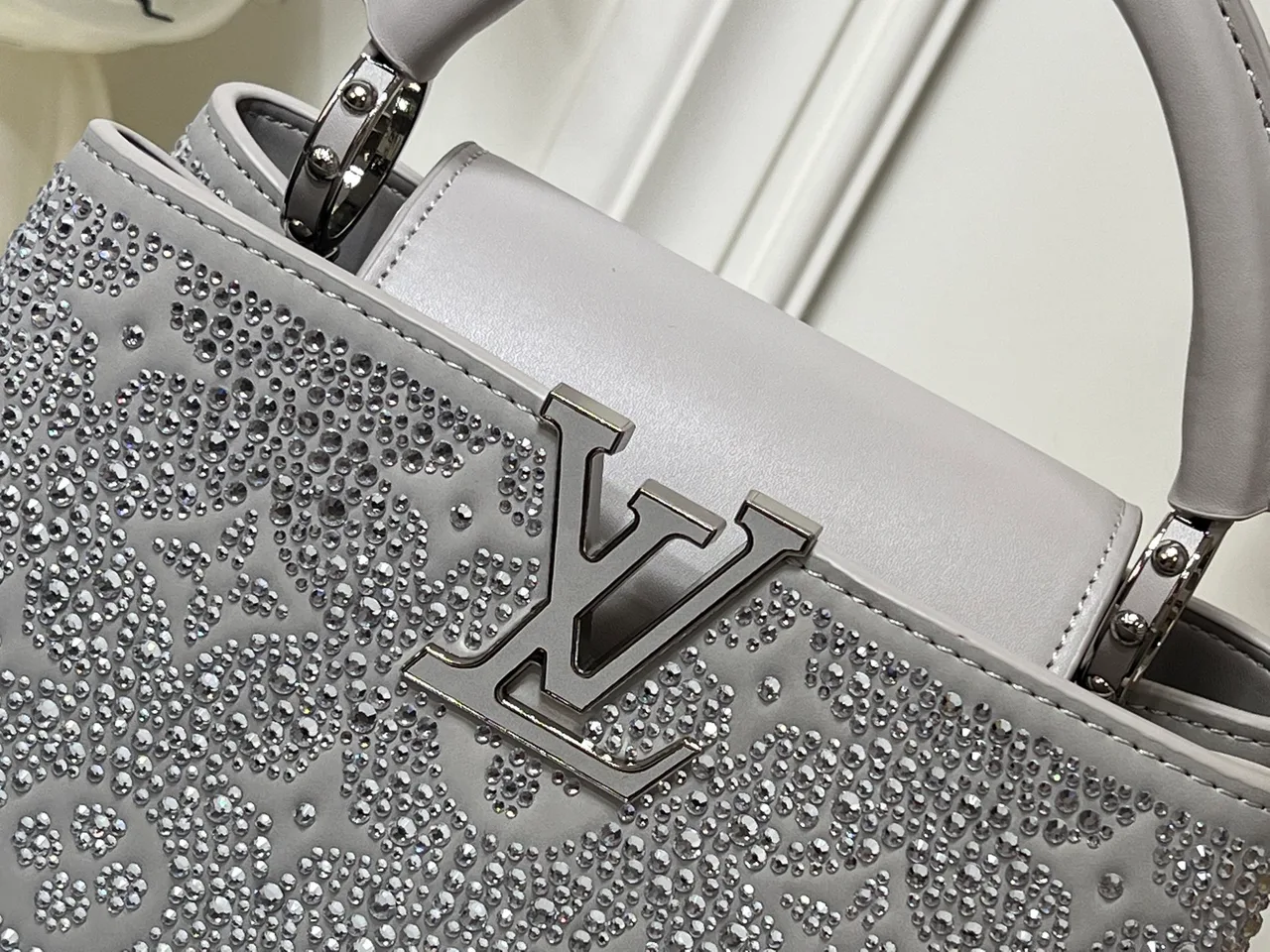 Louis Vuitton Cowhide Glossy Capucines Bag in Grey · view 4