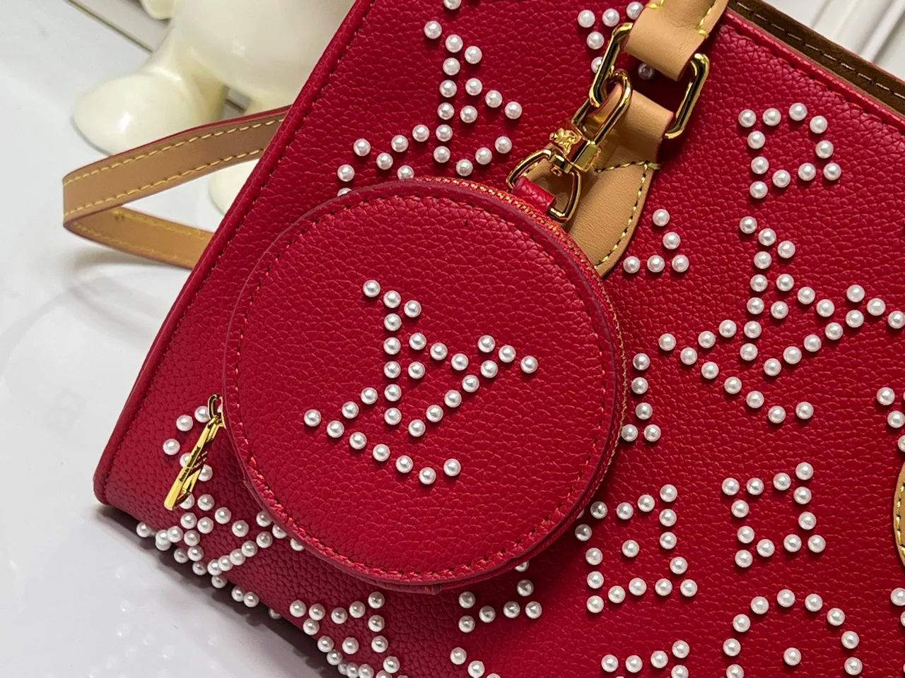 Louis Vuitton Cowhide OnTheGo Tote in Red · view 6