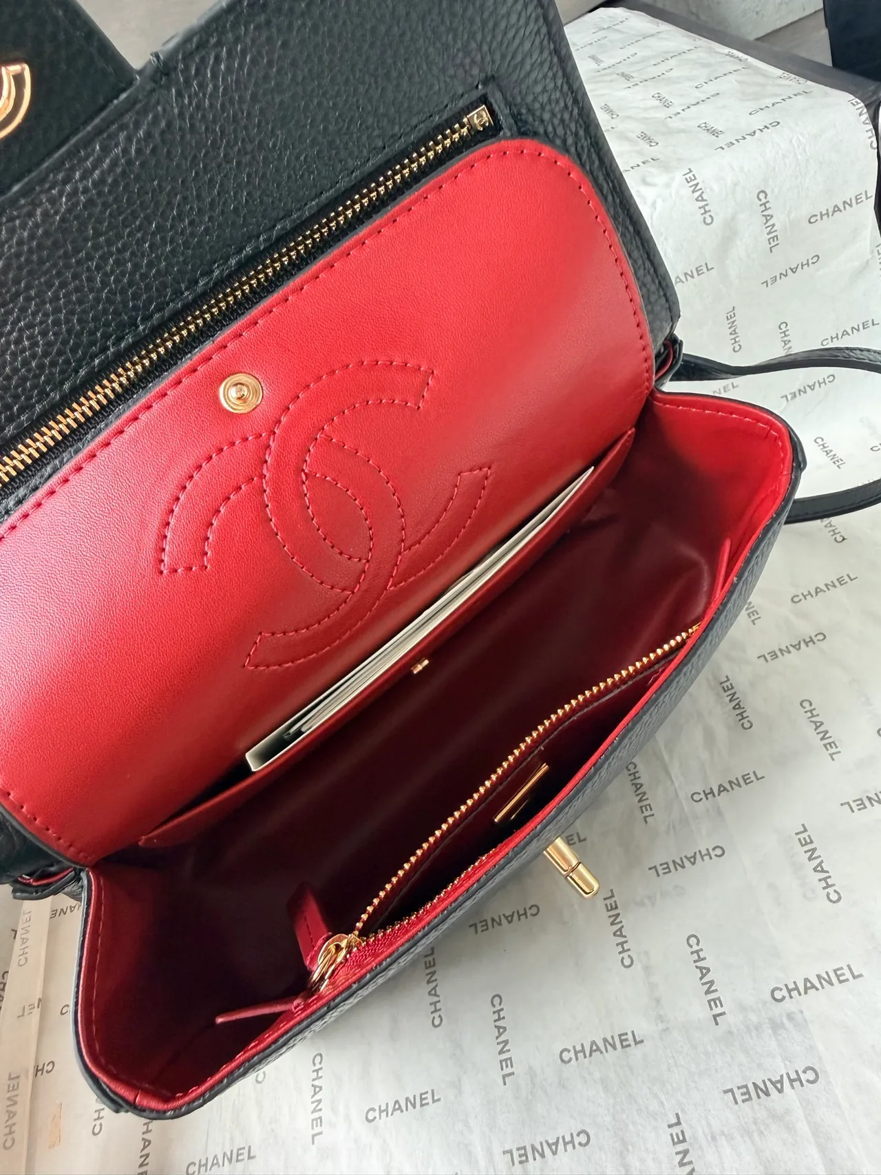 Chanel Cowhide Quilted Clutch in Black · view 8