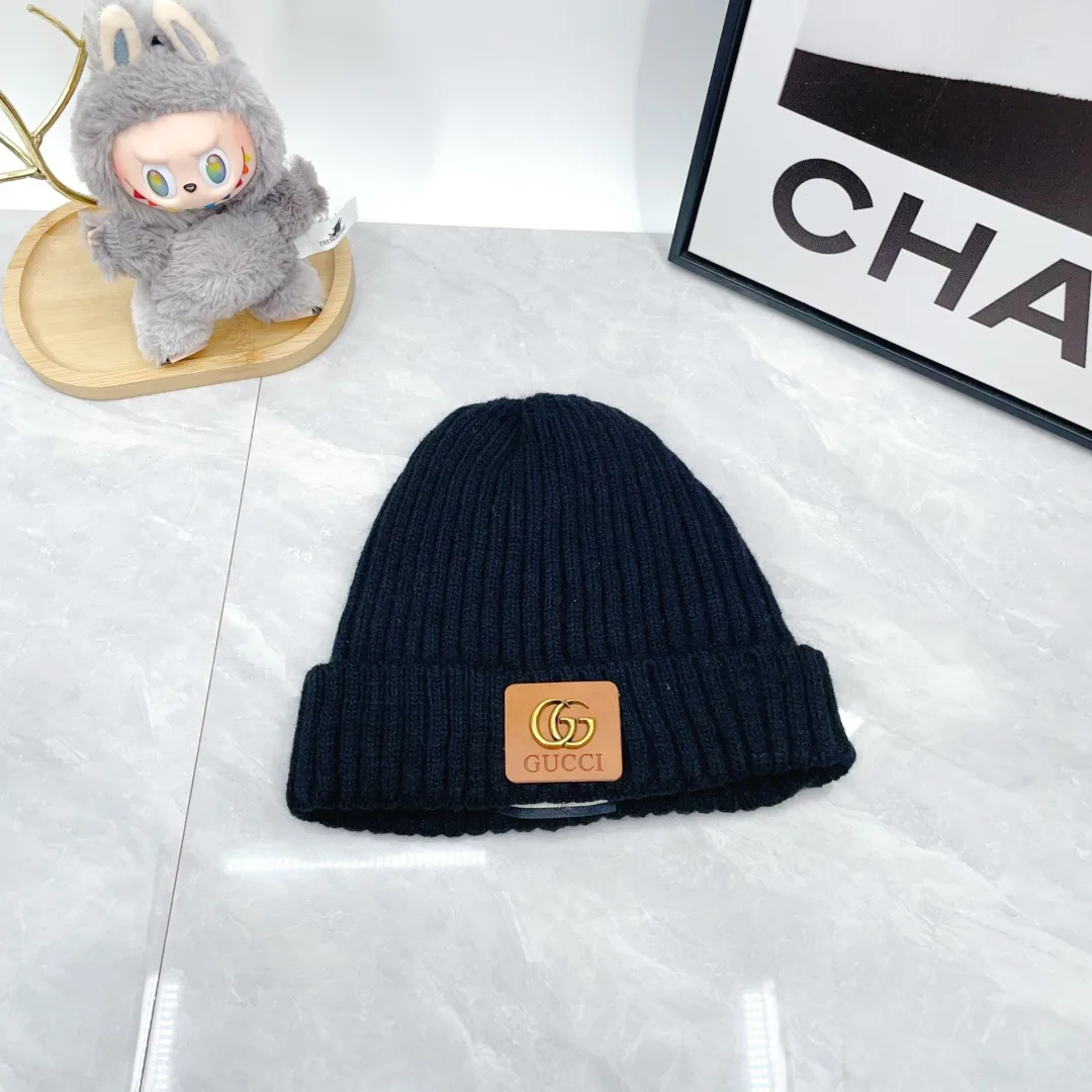 Gucci Wool Ribbed Hat scarf and gloves knit set in Blue · view 6