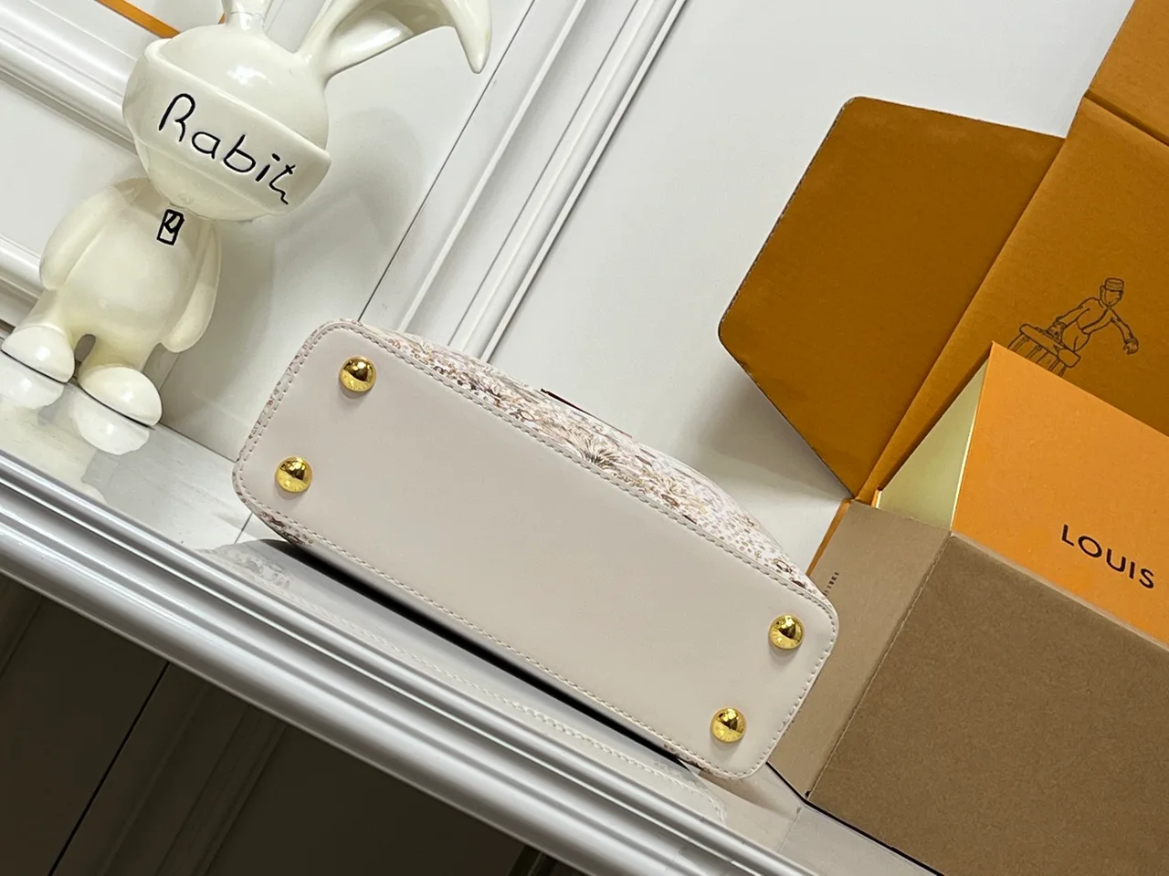 Louis Vuitton Cowhide Handbag in White · view 7