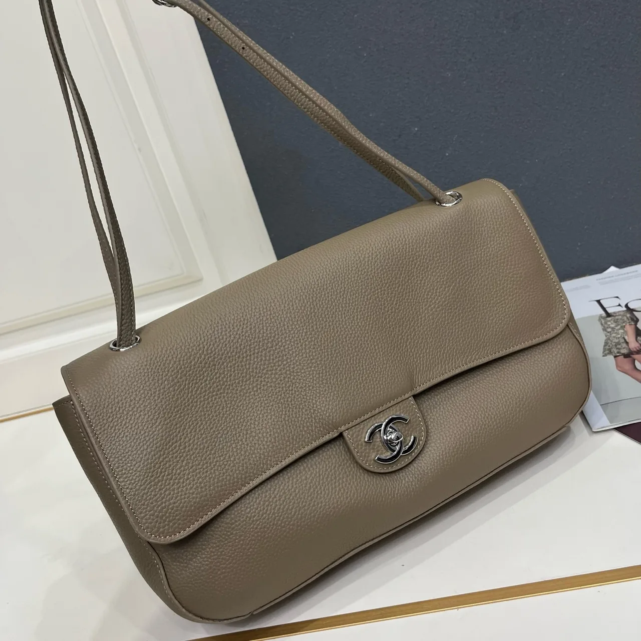 Chanel Smooth Clutch in Grey · view 4