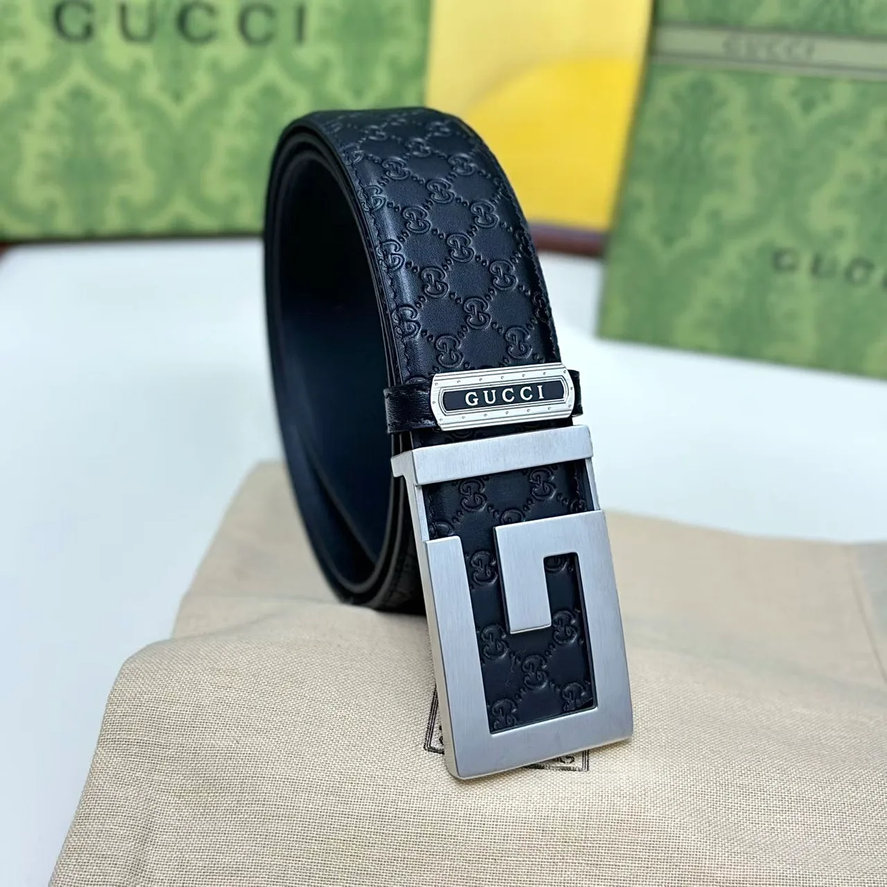 Gucci G Buckle Belt in Black · view 2
