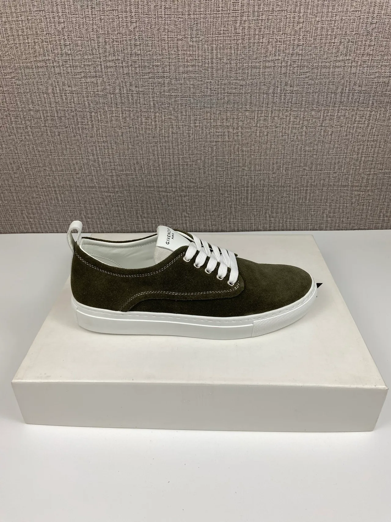 Givenchy Cowhide New City Sneakers in Green · view 7