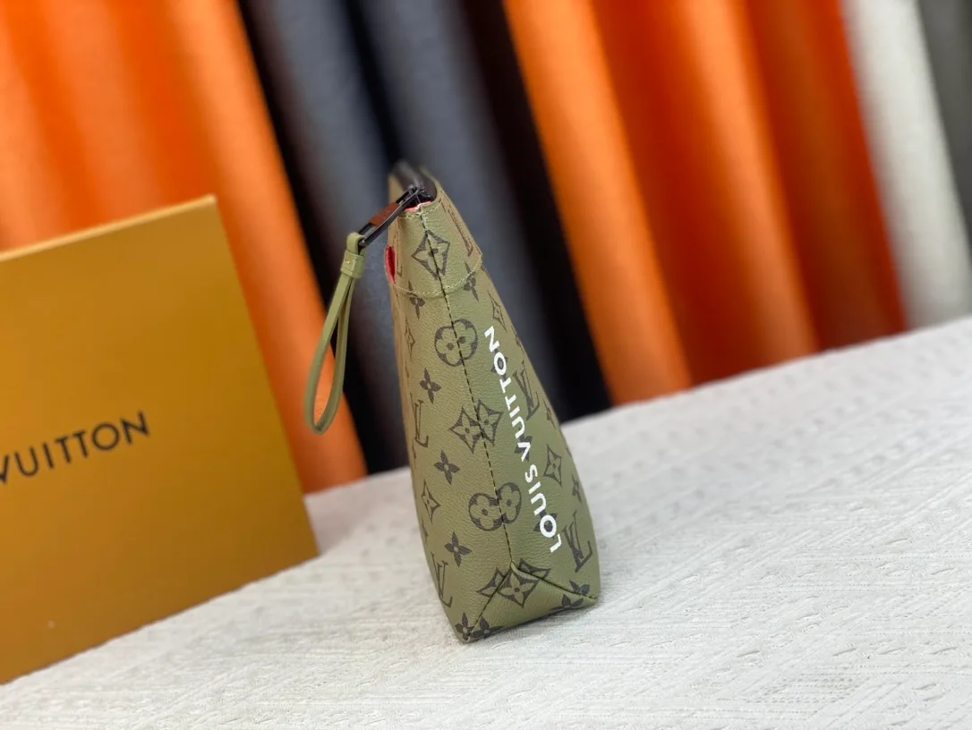 Louis Vuitton Canvas Clutch in Green · view 3