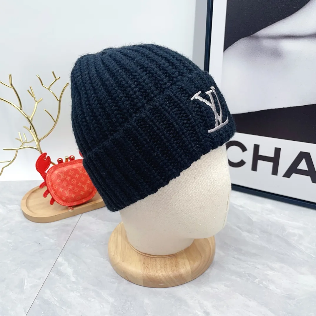 Louis Vuitton Wool Embroidered LV Ribbed Beanie in Black · view 6