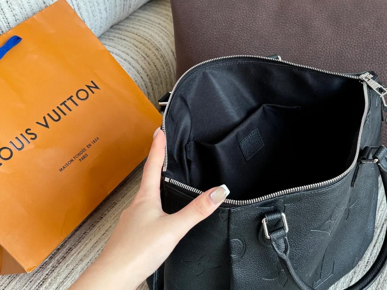 Louis Vuitton Monogram Tote in Black · view 8